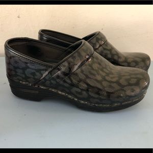 Dansko size 39 Leopard print clogs